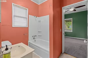 225 W Berkeley St, Gladstone, OR 97027 - Photo 10