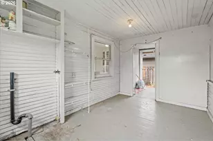 225 W Berkeley St, Gladstone, OR 97027 - Photo 18