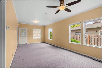 225 W Berkeley St, Gladstone, OR 97027 - Photo 6