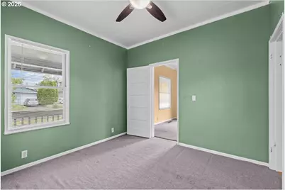 225 W Berkeley St, Gladstone, OR 97027 - Photo 12