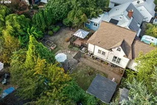 9027 N Charleston Ave, Portland, OR 97203 - Photo 2