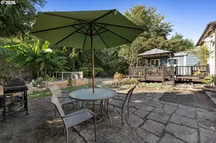 9027 N Charleston Ave, Portland, OR 97203 - Photo 24