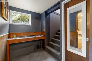 9027 N Charleston Ave, Portland, OR 97203 - Photo 14