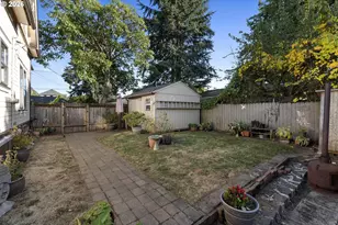 9027 N Charleston Ave, Portland, OR 97203 - Photo 26