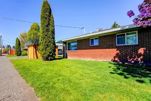 1049 SE Walnut St, Hillsboro, OR 97123 - Photo 2