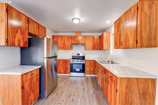 1049 SE Walnut St, Hillsboro, OR 97123 - Photo 4