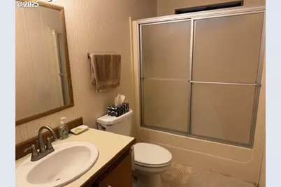 1199 N Terry St, Eugene, OR 97402 - Photo 14