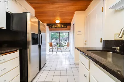 2235 SW Marigold St, Portland, OR 97219 - Photo 12