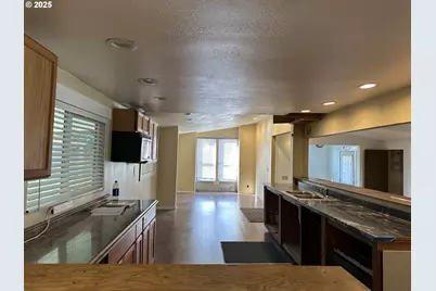 25656 Wildwood Rd, Veneta, OR 97487 - Photo 8