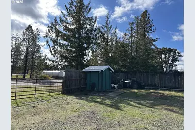 25656 Wildwood Rd, Veneta, OR 97487 - Photo 24