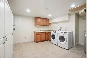 8115 SW Valley View Dr, Portland, OR 97225 - Photo 32