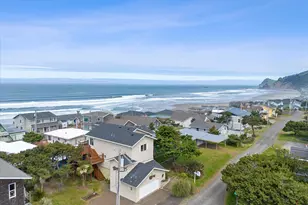 5203 NW Keel Ave, Lincoln City, OR 97367 - Photo 2