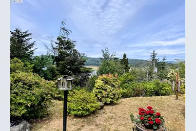 1689 Applewood Dr, Coos Bay, OR 97420 - Photo 4