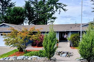 1689 Applewood Dr, Coos Bay, OR 97420 - Photo 1