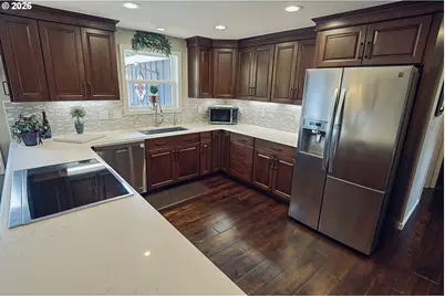 1689 Applewood Dr, Coos Bay, OR 97420 - Photo 12
