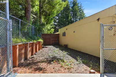 3290 Ocean Blvd, Coos Bay, OR 97420 - Photo 38