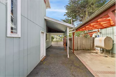 543 Chicago Ave SE, Bandon, OR 97411 - Photo 26