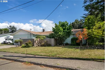 801 Ash Ave, Tillamook, OR 97141 - Photo 2