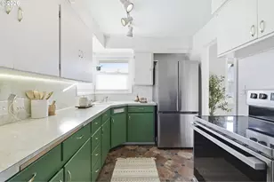 6123 NE Halsey St, Portland, OR 97213 - Photo 14