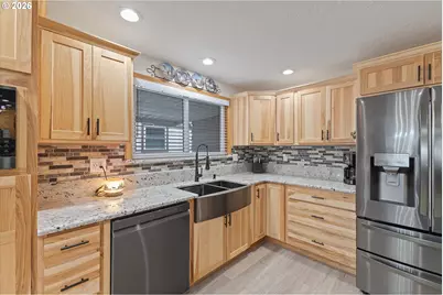 698 S Cascade Dr, Woodburn, OR 97071 - Photo 4