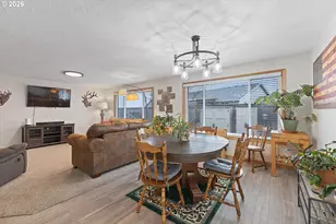 698 S Cascade Dr, Woodburn, OR 97071 - Photo 8