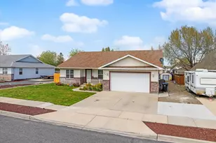 880 F St, Baker City, OR 97814 - Photo 1