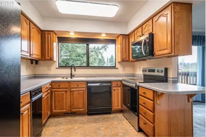 1834 NW Finch Ct, Roseburg, OR 97471 - Photo 10