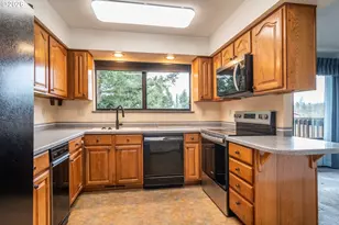 1834 NW Finch Ct, Roseburg, OR 97471 - Photo 10