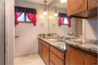 1834 NW Finch Ct, Roseburg, OR 97471 - Photo 12