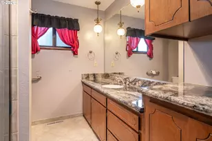 1834 NW Finch Ct, Roseburg, OR 97471 - Photo 12