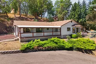 1275 Arcadia Dr, Roseburg, OR 97471 - Photo 2