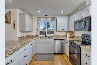 19220 Cokeron Dr, Oregon City, OR 97045 - Photo 2