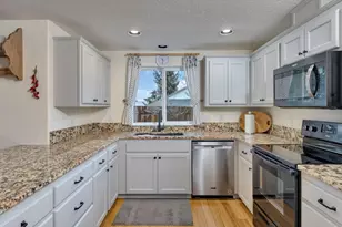 19220 Cokeron Dr, Oregon City, OR 97045 - Photo 2