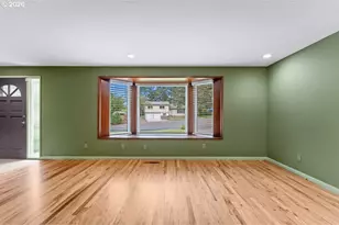 3825 SE 166th Ct, Portland, OR 97236 - Photo 4