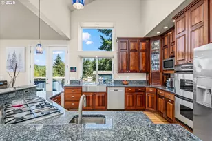 27067 Pickens Rd, Eugene, OR 97402 - Photo 10