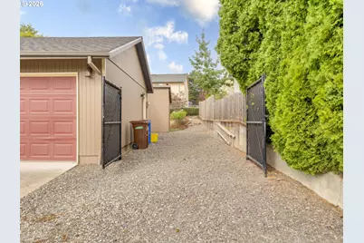 2385 NE Juniper Ave, Gresham, OR 97030 - Photo 32