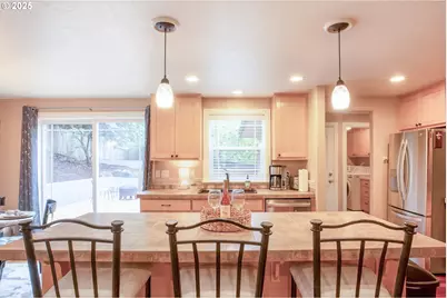 296 S 68th Ct, Springfield, OR 97478 - Photo 12