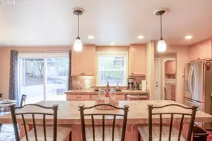 296 S 68th Ct, Springfield, OR 97478 - Photo 12