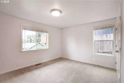 296 S 68th Ct, Springfield, OR 97478 - Photo 16