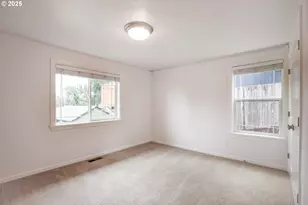 296 S 68th Ct, Springfield, OR 97478 - Photo 16