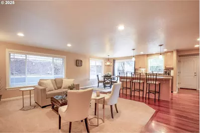 296 S 68th Ct, Springfield, OR 97478 - Photo 8