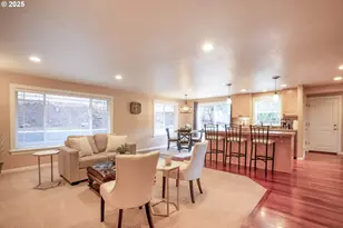 296 S 68th Ct, Springfield, OR 97478 - Photo 8