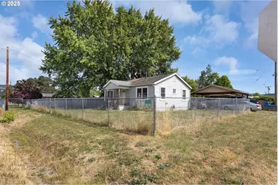 1951 Austin Rd, Roseburg, OR 97471 - Photo 2