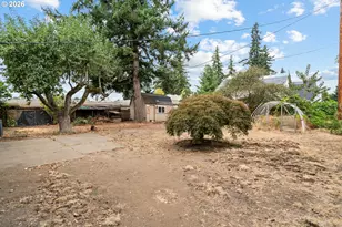 12661 SE Center St, Portland, OR 97236 - Photo 24