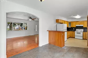 12661 SE Center St, Portland, OR 97236 - Photo 12