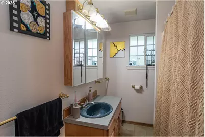 881 NE Newton Creek Dr, Roseburg, OR 97470 - Photo 24
