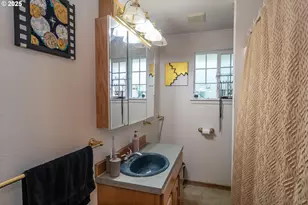 881 NE Newton Creek Dr, Roseburg, OR 97470 - Photo 24