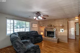 881 NE Newton Creek Dr, Roseburg, OR 97470 - Photo 6