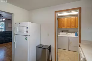 881 NE Newton Creek Dr, Roseburg, OR 97470 - Photo 20