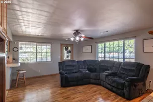 881 NE Newton Creek Dr, Roseburg, OR 97470 - Photo 10